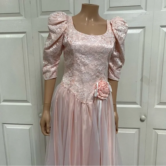 strapless open back dress Heavy French style princess dress with chest pad, puff sleeves, off-th –  Lee Nhi Boutique